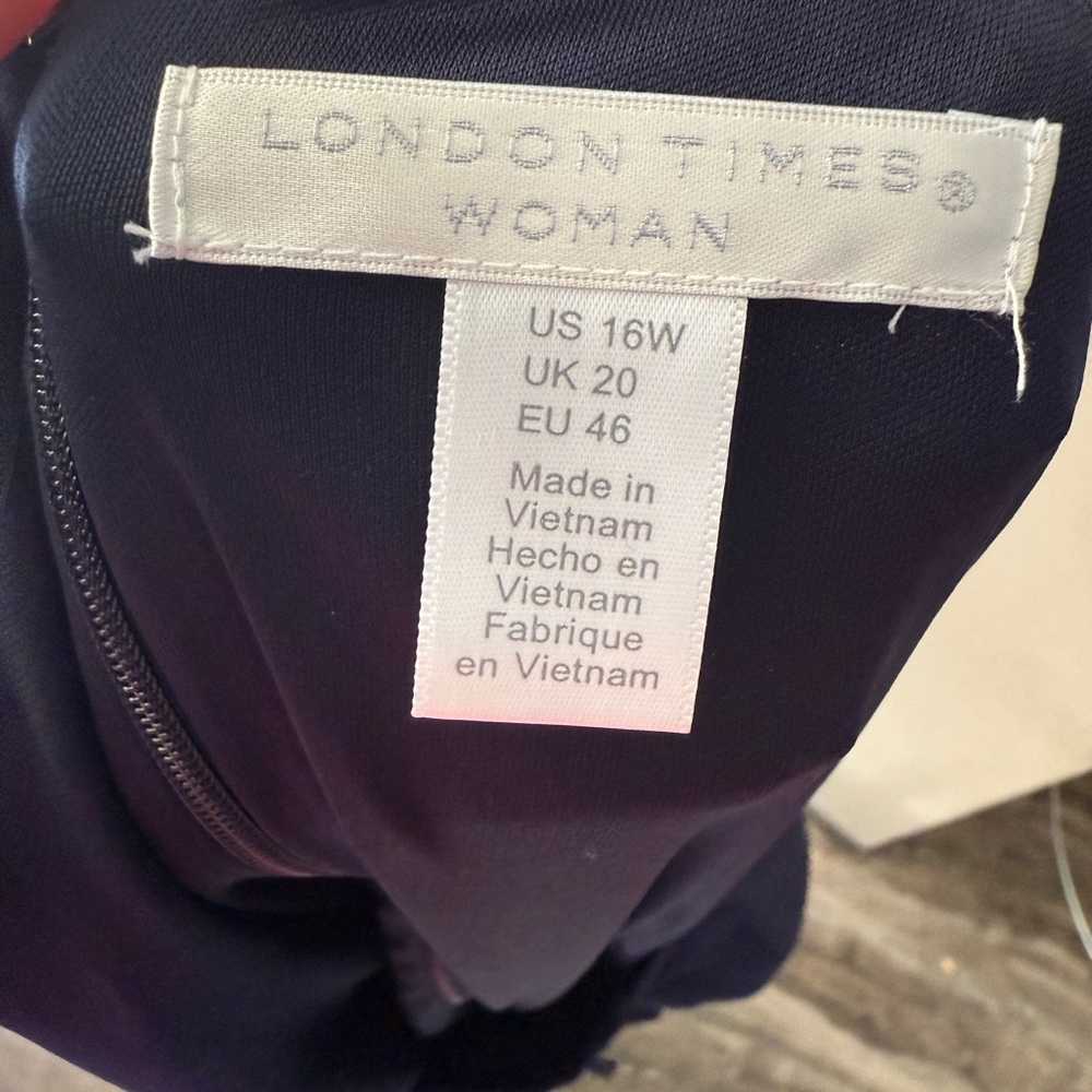 London Times Woman Navy Ruched Front Dress – Size 16W - Picture 6 of 6